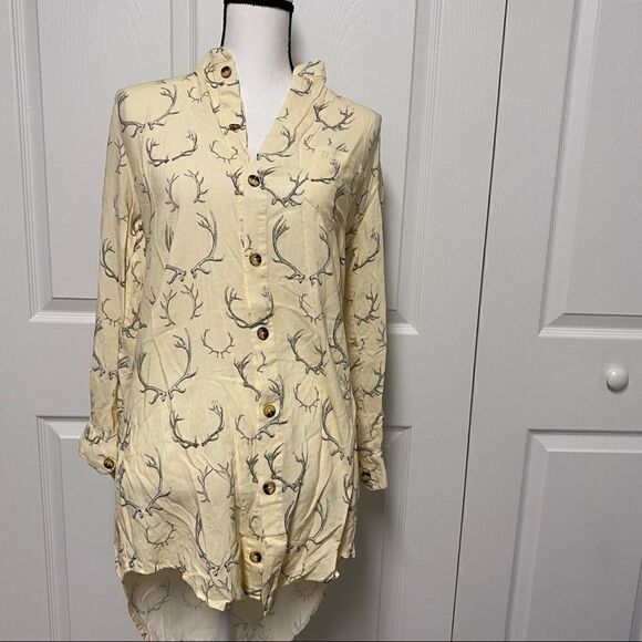 unique antlers on an ivory colored button down top - Picture 1 of 10